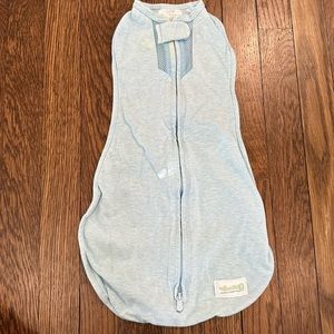 wombie swaddle- size 0-3m